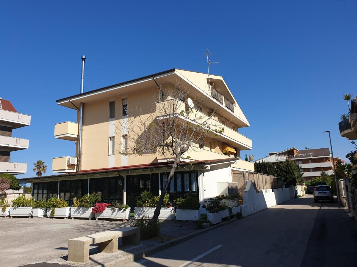 My Beachouse Montesilvano Marina Exterior foto